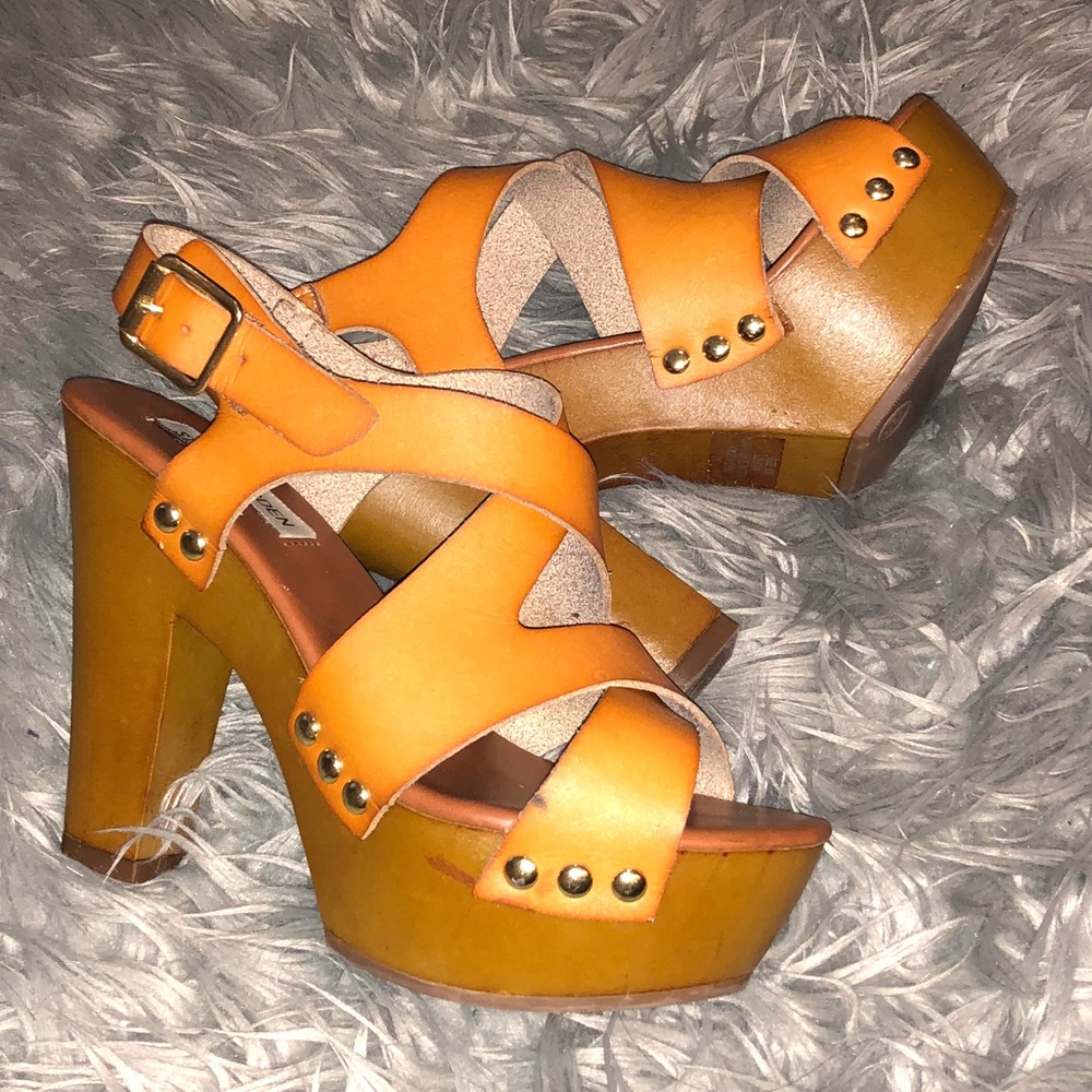Gently worn Steve Madden tan block heels!